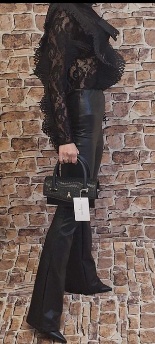 Przepiękne koronkowe czarne body  o wyjątkowym design