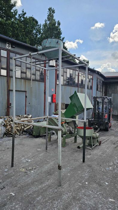 Młyn do tworzyw PE PP Tuba stojak odciąg 18kW do pracy