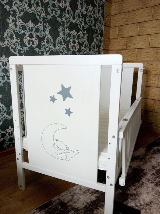 Дитяче ліжечко, дерев'яне ліжечко