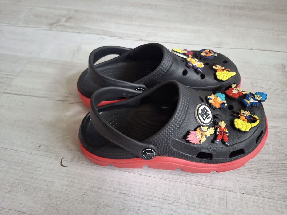 Crocsy chodaki Naruto przypinki 38