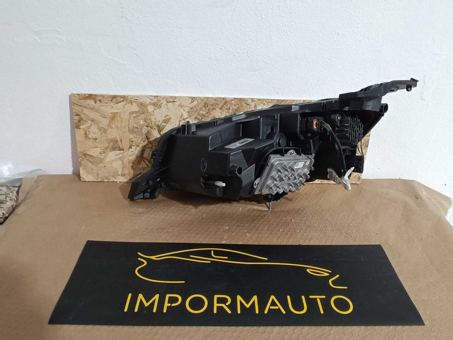 Farois esquerdo e direito Peugeot 2008II GT