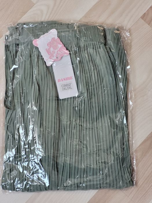 Szerokie spodnie na gumce zielone w plisy Spodnie 2XL/3XL