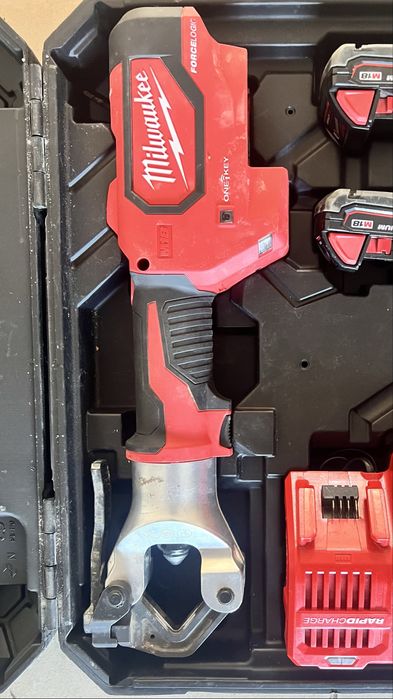 Cravador de Punção Milwaukee M18HDCT-202C - USADO, COM GARANTIA