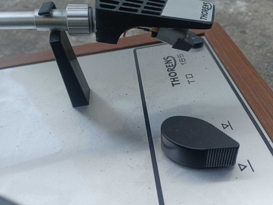 Gira Discos Thorens 165