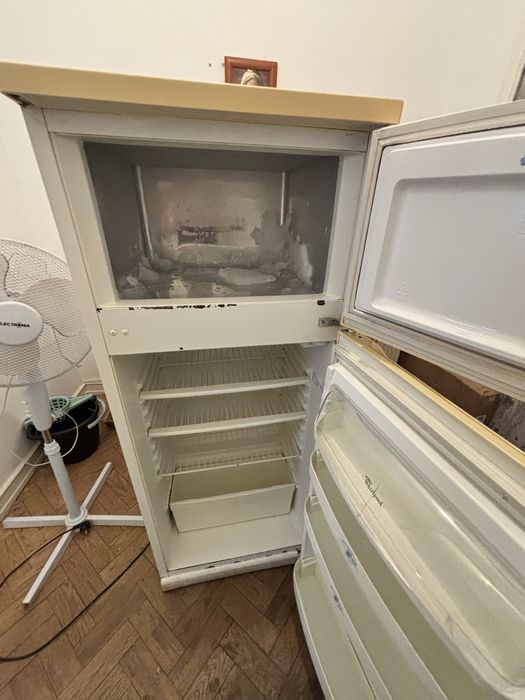Frigorifico, gela bem, para retirar em moscavide, 35€