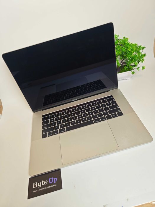 Apple MacBook Pro 15" (A1990, 2018) – i9 / 32GB RAM / 1TB SSD | ByteUp