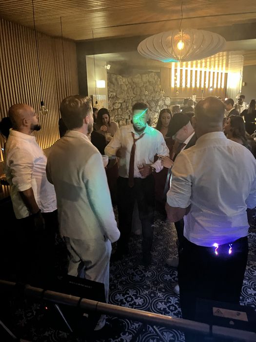 DJ , dom e iluminacao