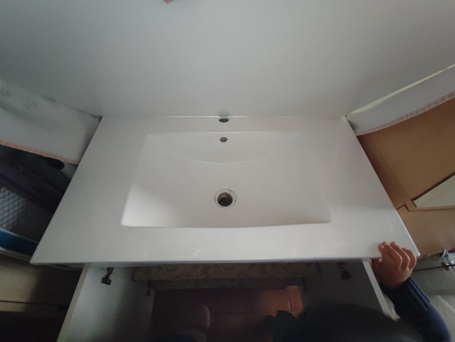 Móvel de casa de banho com lavatório