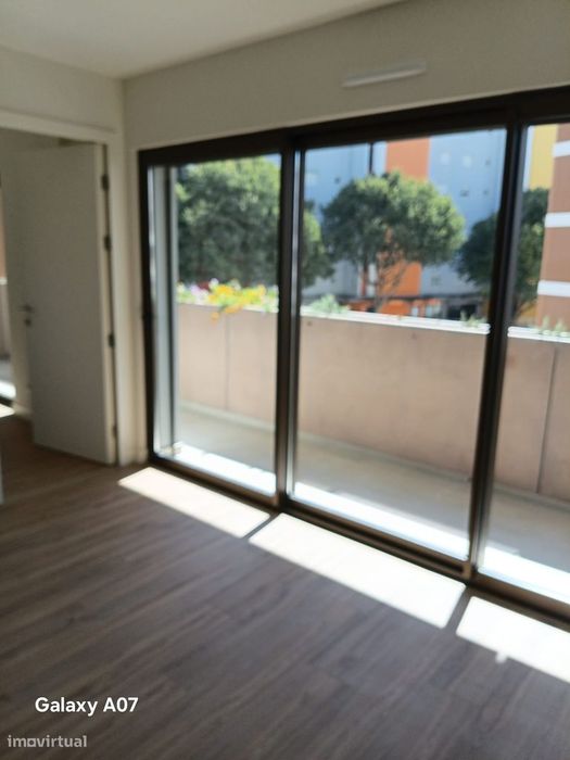 Apartamento T2 com piscina e garagem em Lisboa