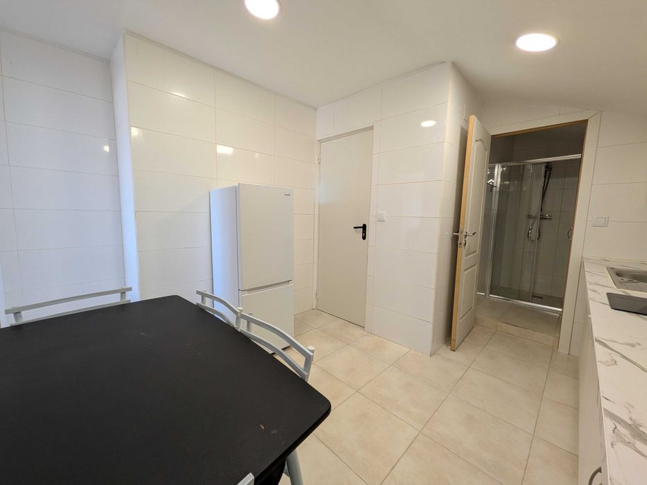 Apartamento T1 para Alugar/Arrendar a 600m da Estação de Metro Sr Roubado