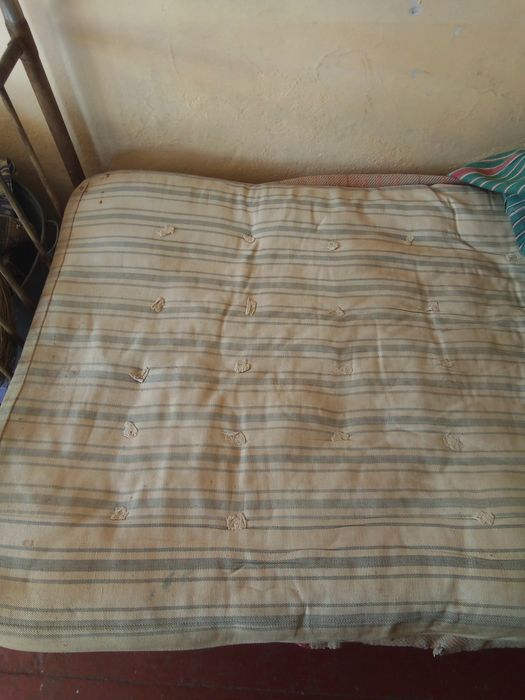 Продам 2 матрасы б/у.