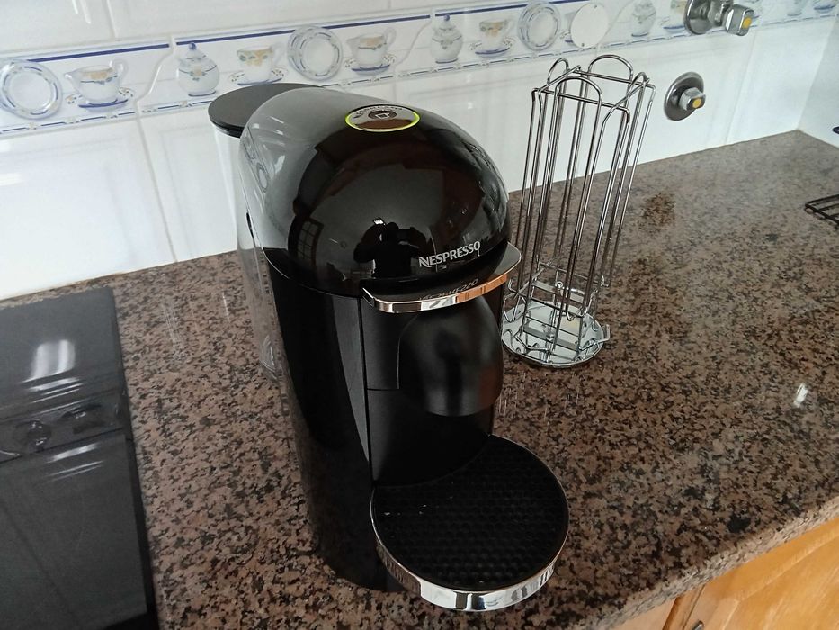 Máquina de café Nespresso vertuo deluxe black c