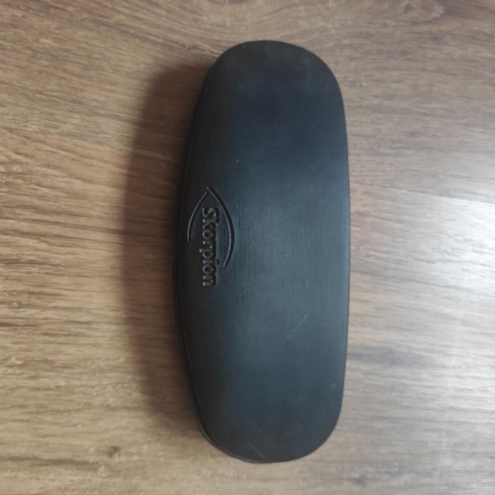 Etui na okulary koloru czarnego