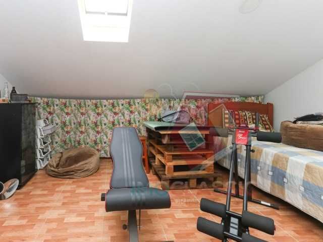 Excelente oportunidade - Apartamento T2 com aproveitamento de sótão (Quarto c/ wc privado)