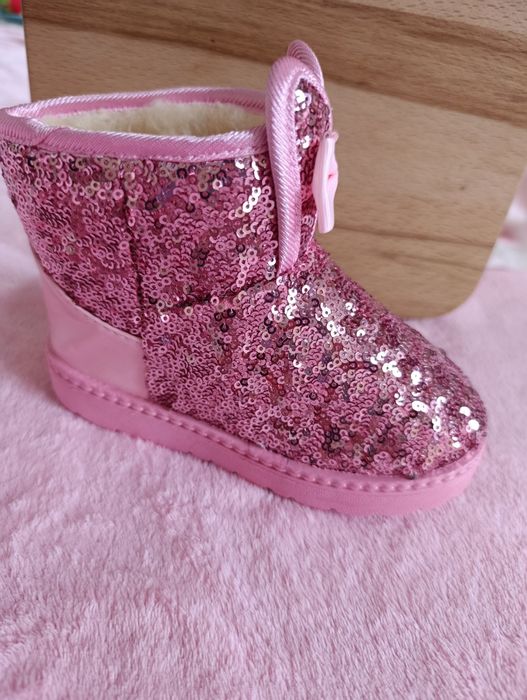 Зимові милі чоботи у розмірі 25 та 27