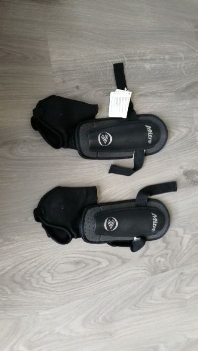 Nowe ochraniacze piłkarskie Mitre Titanium Pro z systemem CoolMax