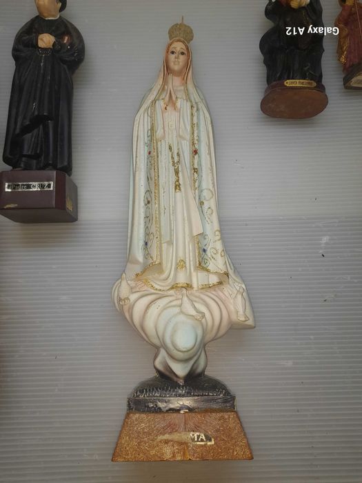 Várias figuras religiosas e outros artigos