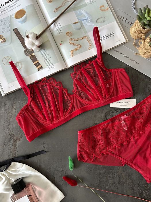 Красивий бюстгальтер Intimissimi, різні моделі