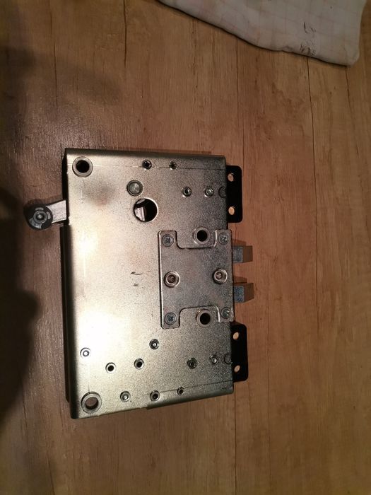 Blokada podnośnika towarowego