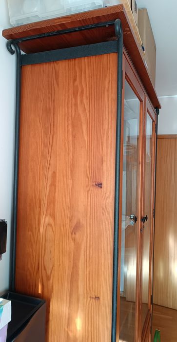 Estante em madeira maciça e ferro, cor cerejeira, excelente estado