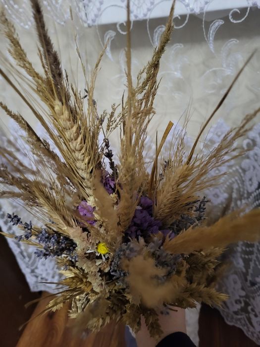 Дідух з натуральних сухоцвітів та колосків — ручна робота
