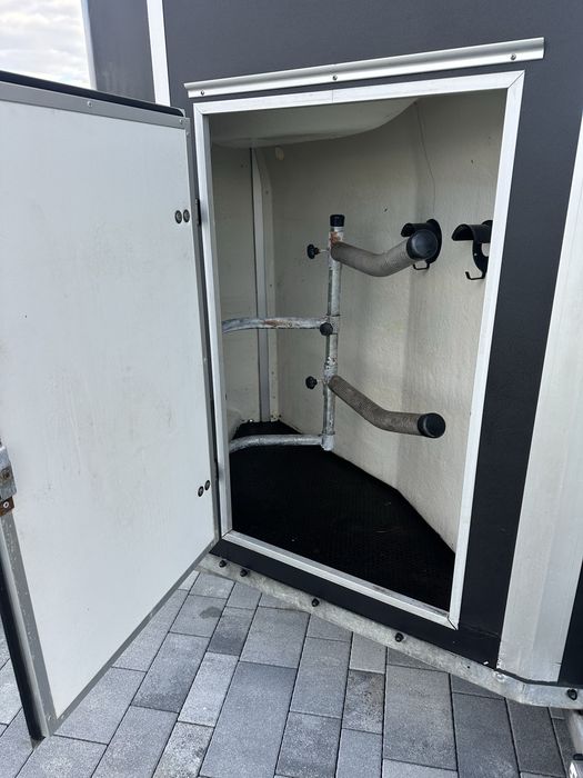 Kat b Dmc 1400 kg Przyczepa  do przewozu 2 koni ,zwierzat .