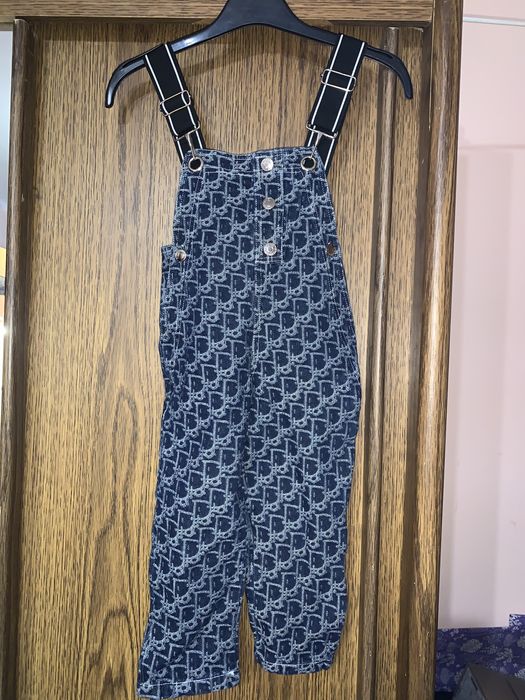 Комбинезон джинсовый