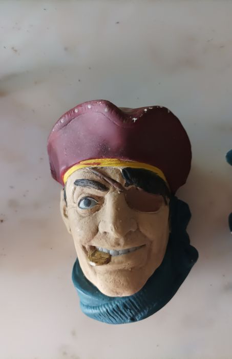 Estátuas cara em gesso