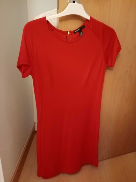Conjunto de roupa de senhora em muito bom estado.
