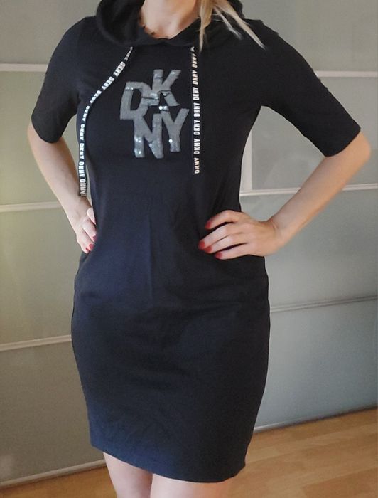 Sukienka DKNY z kapturem