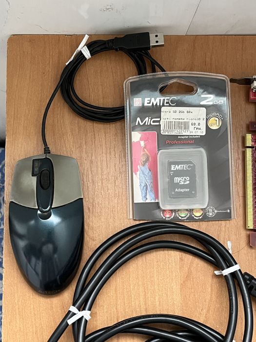 Комплектующие и сетевые кабели для компьютера