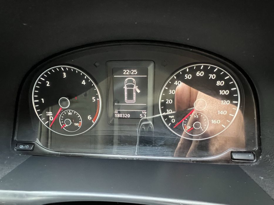 Фольксваген Тоуран 7 місний Volkswagen Touran 1.6 диз  2013 рік для військових