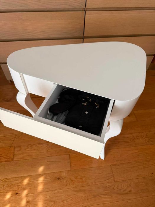 Mesa Cabebeira Branca Elegante