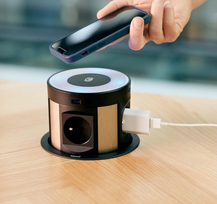 Torre tomadas bancada retráctil Legrant