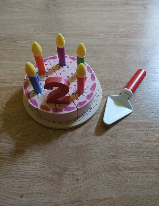 Drewniany tort do zabawy