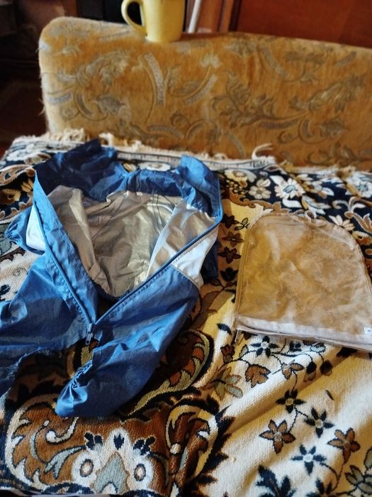 Продам плащик комбінезон на собачку