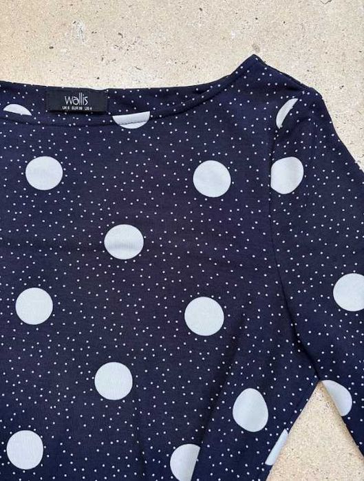 Sukienka na lato w kropki w grochy przed kolano granatowa S / 36 retro