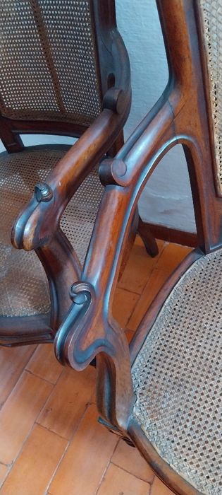 1 canapé e 2 cadeiroes em palhinha