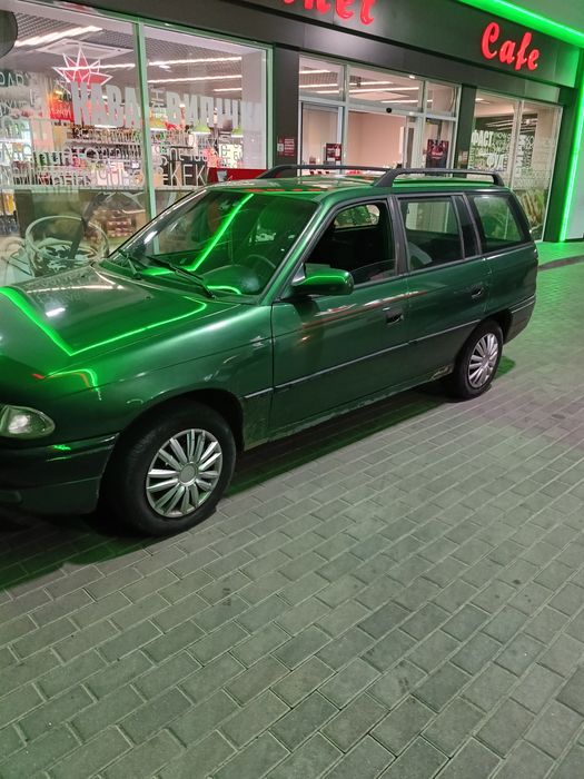 Авто Опель Астра 1996 року.