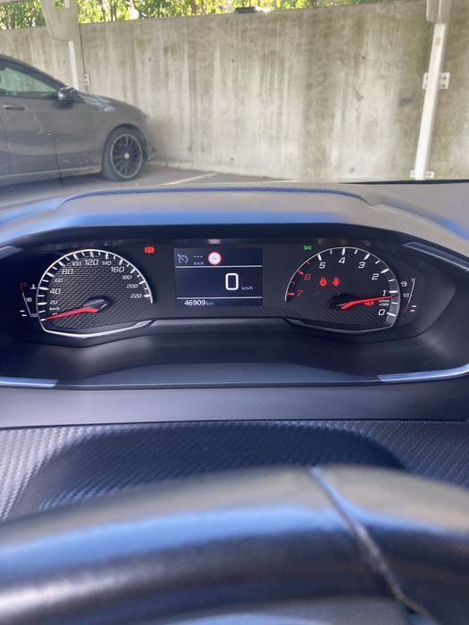 Peugeot 208 1.2 gasolina 75cv 2021