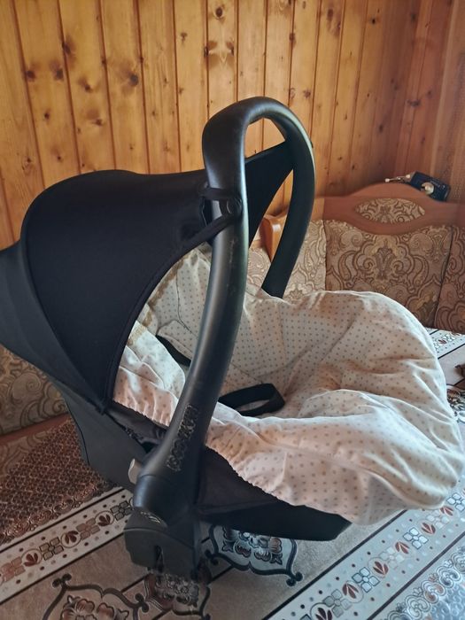 Автолюлька або для машини сіделко