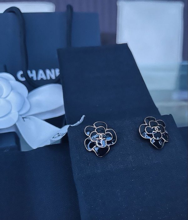 Серьги-пусеты Chanel ( оригинальные, новые )