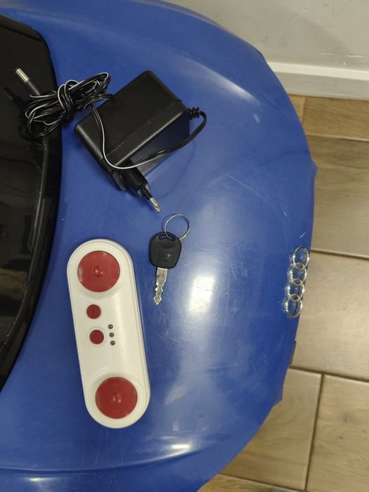 Samochód na akumulator dla dzieci audi R8 spyder