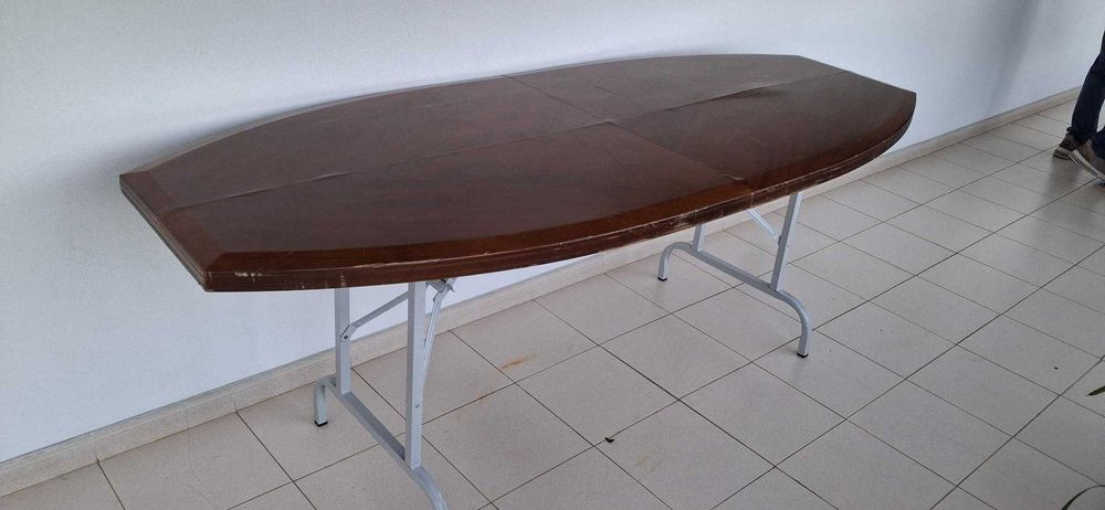 Mesa em madeira maciça