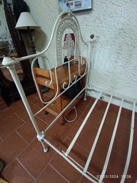 Cama ferro antiga