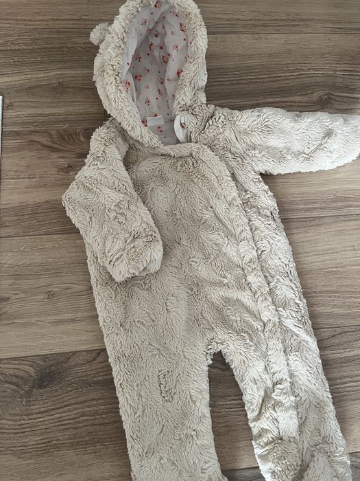Kombinezon beżowy misiek 6-9 cm