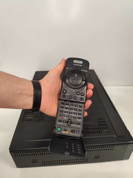 Sony SLV-E810EC магнітофон VHS с функцією Hi-Fi Соні програвач