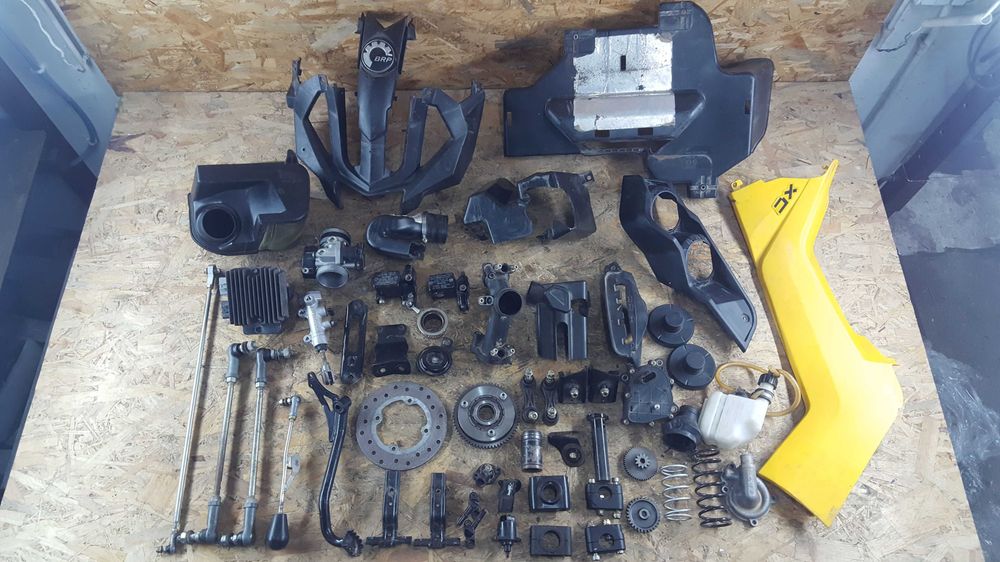 Can Am Renegade 800 G1 mocowanie zbiorniczek ucho uchwyt drazek korek