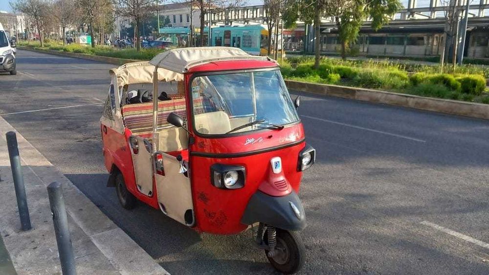 Aluga-se tuk tuk