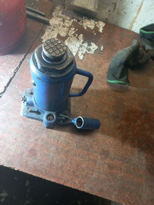 Домкрат 3т 5т бутылочный